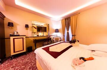 Фото номера Номер с кроватью размера «queen-size» Отель Hotel Cardinal г. Vintu De Jos 3