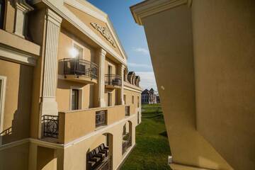 Фото номера Номер с кроватью размера «king-size» и балконом Отель Hotel Cardinal г. Vintu De Jos 9