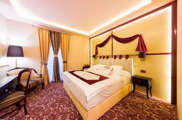Фото номера Номер с кроватью размера «queen-size» Отель Hotel Cardinal г. Vintu De Jos 2